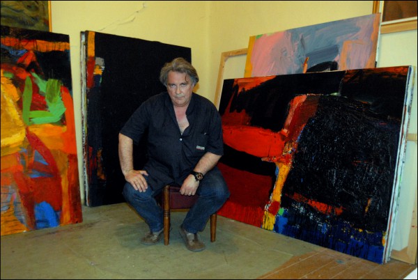 Поред сваког зида налазе се слике