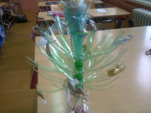 Korelacija Likovne kulture i Ekološke sekcije II razred - Jelka od plastičnih flaša