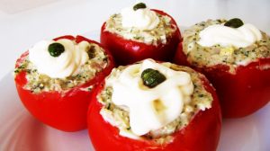 Paradajz punjen tunjevinom