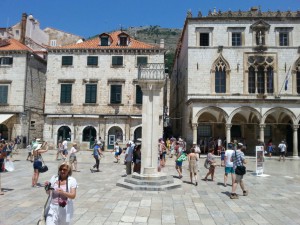 image-ed3f156283d2053103fffb08ff5fd95bb6e40a9b56a9d03c570690289f30417c-V