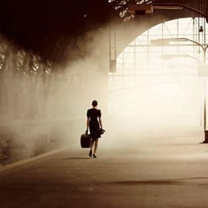 travel,luggage,women,fog,leaving,photography-214dd2590588c2d5841f6b9f342b5dcd_h