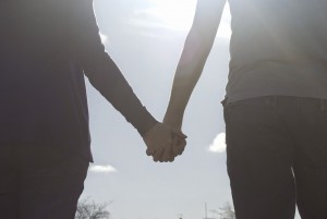 lovers_holding_hands