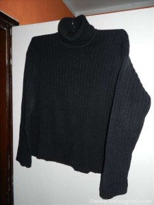 crni džemper