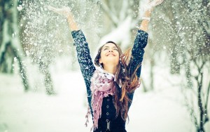 girl-in-the-snow-wallpaper-1