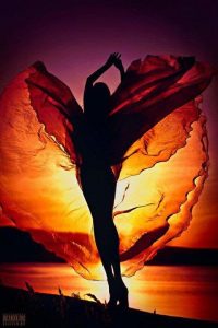 parfem, leptir, devojka, zalazak Sunca