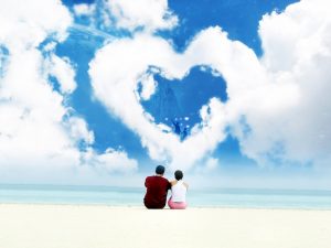 Couple_Looking_Cloud_Heart
