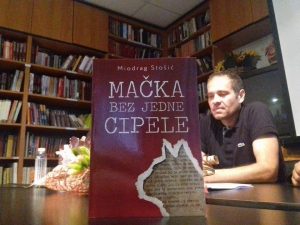 macka-bez-jedne-cipele